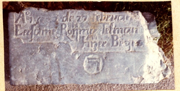 Ao 1622 de 27 februari [sterf den] eersame Roymer Tetmans [en leyt] hier begra[ven]